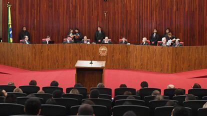 O Tribunal Superior Eleitoral, neste terça-feira, na sessão que vota o processo que pede a cassação do presidente.
