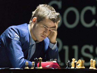 Carlsen, durante a partida decisiva.