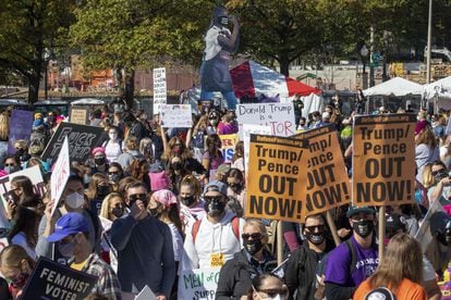 Manifestantes na Marcha das Mulheres este sábado na cidade de Washington.