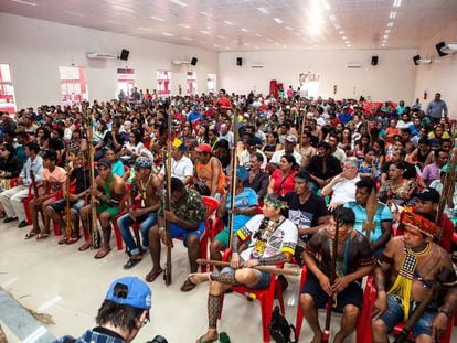 Centenas de ribeirinhos v&atilde;o &agrave; audi&ecirc;ncia p&uacute;blica exigir seus direitos violados pela hidrel&eacute;trica de Belo Monte.