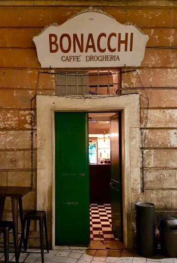 O café Bonacchi, em Matera (Itália).