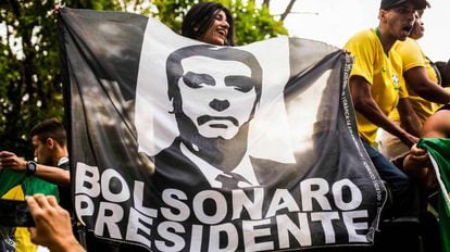 Manifestantes apoiam Jair Bolsonaro em 29 de setembro, no Rio de Janeiro