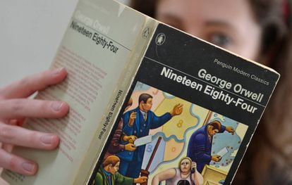 Uma edição recente em inglês de '1984', a novela distópica de George Orwell.