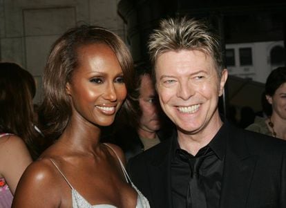David Bowie e a esposa Iman, com quem o músico era casado e tinha uma filha, em imagem de 2005.