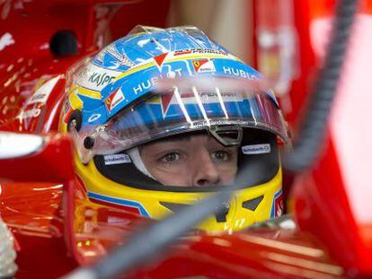 Alonso, a bordo de sua Ferrari, durante a qualificação de Silverstone.