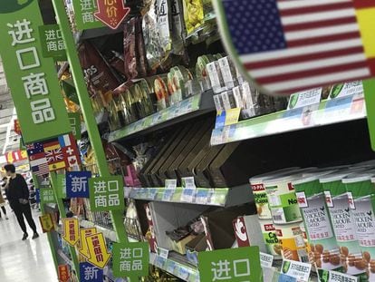 Nozes importadas dos EUA em supermercado de Pequim. Produto entrou na lista de itens sobretaxados. 