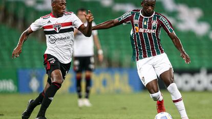 São Paulo e Fluminense se enfrentam pelo Brasileirão, ambos os times patrocinados por casas de aposta.