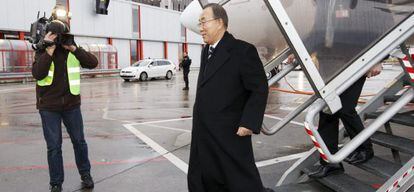 O secretário-geral da ONU, Ban Ki-moon, na chegada ao aeroporto de Genebra.