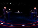 El presidente de EE UU, Donald Trump (derecha), y el aspirante Joe Biden (izquierda), en el debate del pasado 22 de octubre.