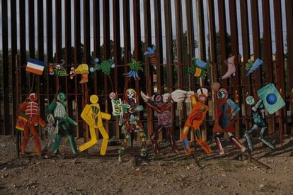 A cerca que divide Nogales, Sonora, e Nogales, Arizona.