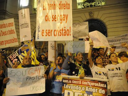 Manifestação pelo dia do Orgulho LGBT no Rio de Janeiro em 2013.