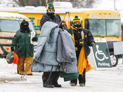 Torcedores do Packers de Green Bay (Wisconsin) preparam-se para uma partida a -15 graus.