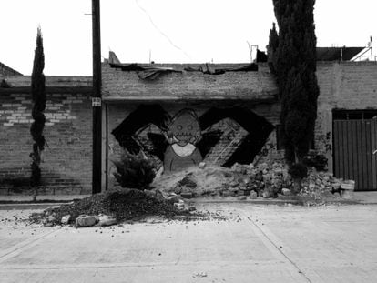 Um grafite – anterior ao caso– em um dos bairros dos ataques.
