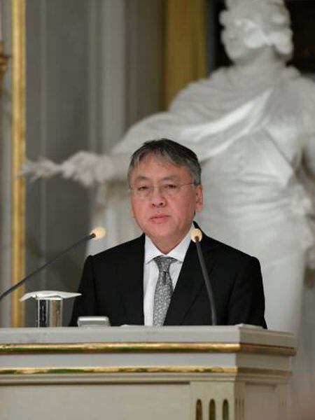O prêmio Nobel de Literatura, Kazuo Ishiguro, oferece uma coletiva de imprensa depois da leitura de seu discurso de aceitação.