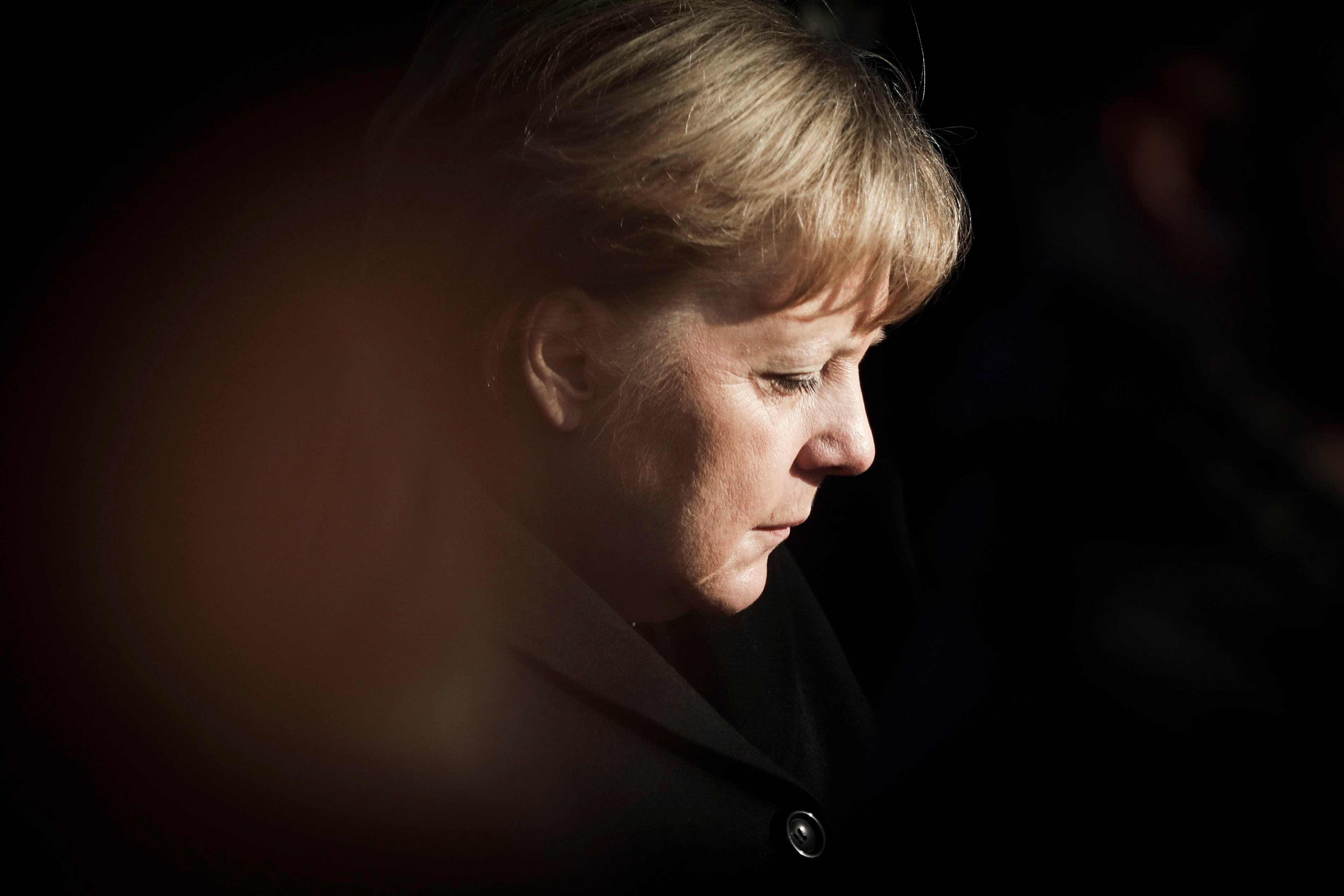 A chanceler Angela Merkel, ao visitar o memorial de Auschwitz, na Polônia, em 6 de dezembro de 2019. 