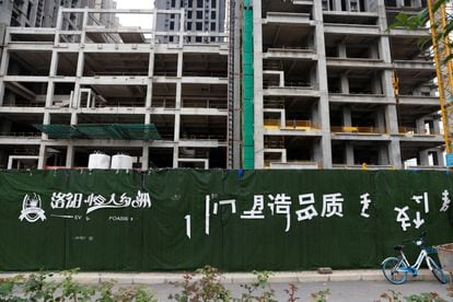Edifício residencial da Evergrande com a obra pela metade em Luoyang, em 16 de setembro. 