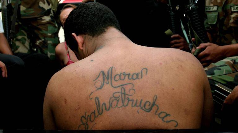 Um integrante da Mara Salvatrucha, preso na Guatemala em 2005.