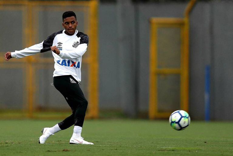 Rodrygo, em um treinamento com o Santos.