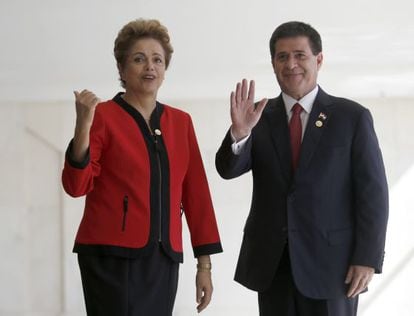 Dilma Rousseff e Horacio Cartes, presidente do Paraguai, durante a c&uacute;pula do Mercosul em julho. 
