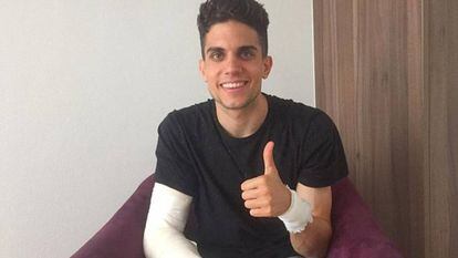 A primeira foto divulgada por Marc Bartra após ser operado.
