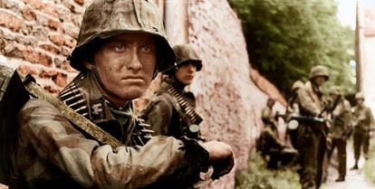 Soldados das Waffen-SS em campanha.