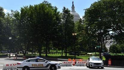Polícia bloqueia região do Congresso dos Estados Unidos devido a ameaça de bomba, nesta quinta-feira em Washington.