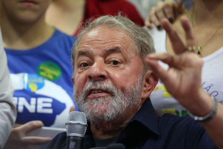 Lula em coletiva de imprensa após de sua condução coercitiva