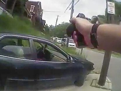 Policial mata negro parado em controle de trânsito nos EUA
