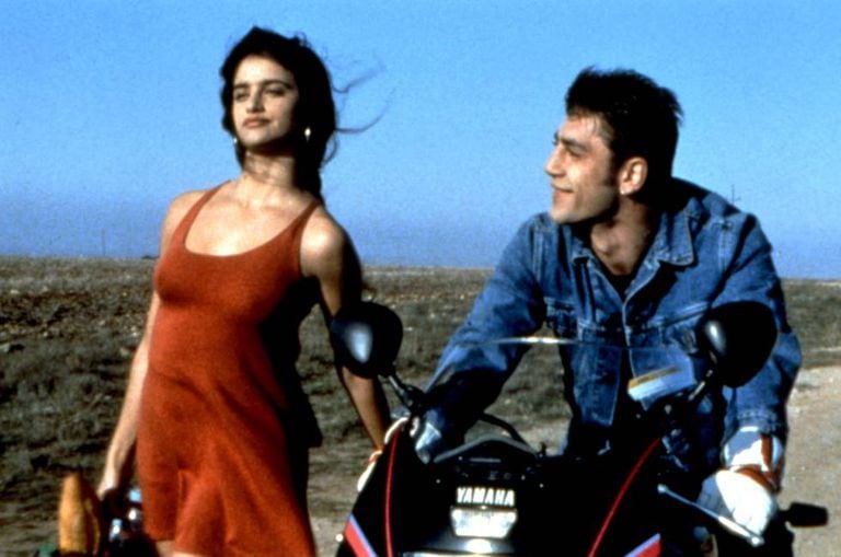 Em ‘Jamón jamón’ (1992), o diretor Bigas Luna parodiou a cultura machista espanhola, personificada em um aspirante a toureiro (Javier Bardem) orgulhoso e rebelde que se apaixona pela namorada do rico da cidade (Penélope Cruz). No vídeo, oito famosos comentam suas experiências de micromachismos