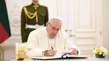 O papa Francisco neste sábado, no palácio presidencial de Vilna.