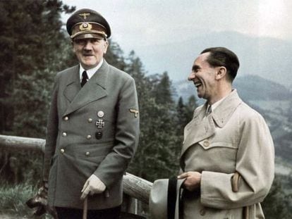 Hitler e Goebbels, durante um passeio na residência de montanha de Berghof, em Berchtesgaden, em junho de 1943.