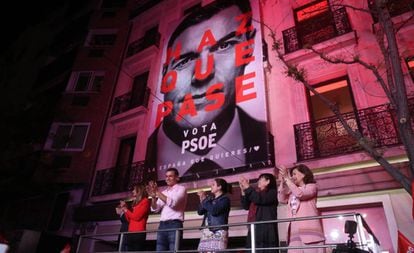 Pedro Sánchez na sede do PSOE.