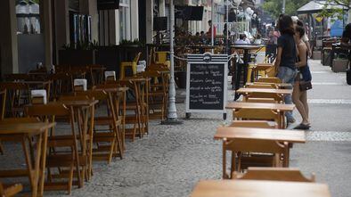 No Rio de Janeiro, bares e restaurantes não têm caixa para atravessar crise.