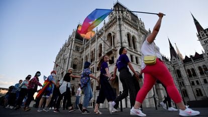 Protesto contra a lei homotransfóbica da Hungria, em 14 de junho, em Budapeste.