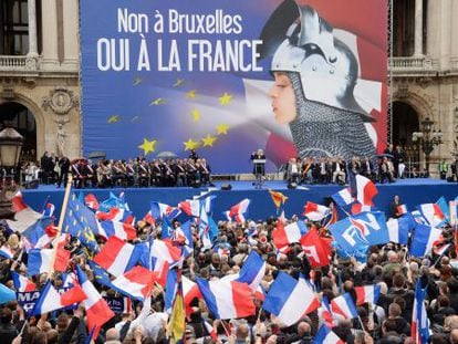 Partidários da Frente Nacional francesa durante comício de Marine Le Pen, líder do partido, em 1.º de maio em Paris.