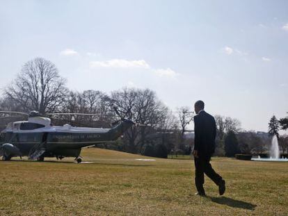 Barack Obama à caminho do Marine One.