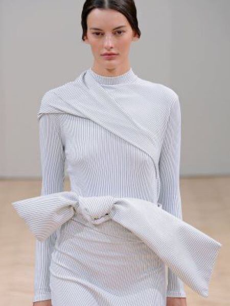 Desenho de Jonathan Anderson para sua marca, JW Anderson.