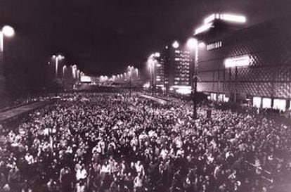 A histórica marcha de Leipzig de 9 outubro de 1989, um mês antes da queda do Muro, onde 70.000 pessoas gritaram: “Nós somos o povo”