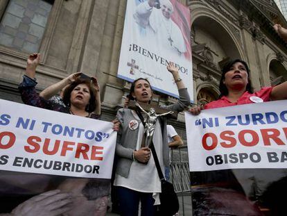 Protesto do movimento Laicos de Osorno em Santiago do Chile