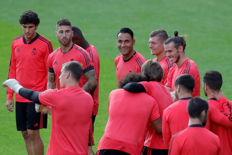 Sergio Ramos, com Navas, Kroos, Bala, Vallejo, no treinamento no estádio de Tallinn.
