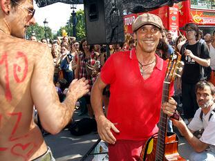 Manu Chao em um show para o Movimento 15-M, em Barcelona - © Carles Ribas