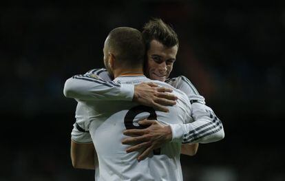 Bale e Benzema depois do gol do francês.