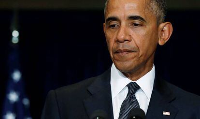 O presidente Obama se dirige à mídia em Varsóvia.