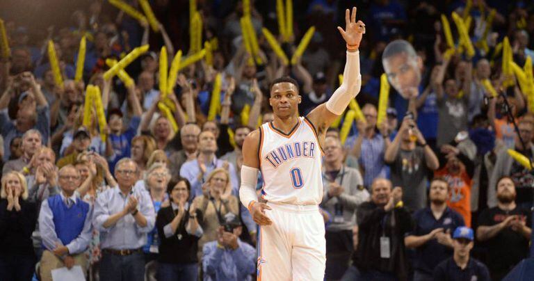 Westbrook celebra seu 41º triplo-duplo