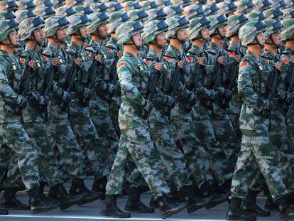 Desfile militar na praça da Paz Celestial (Tiananmen), em Pequim.