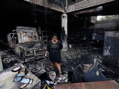 O interior da casa queimada em Managua.