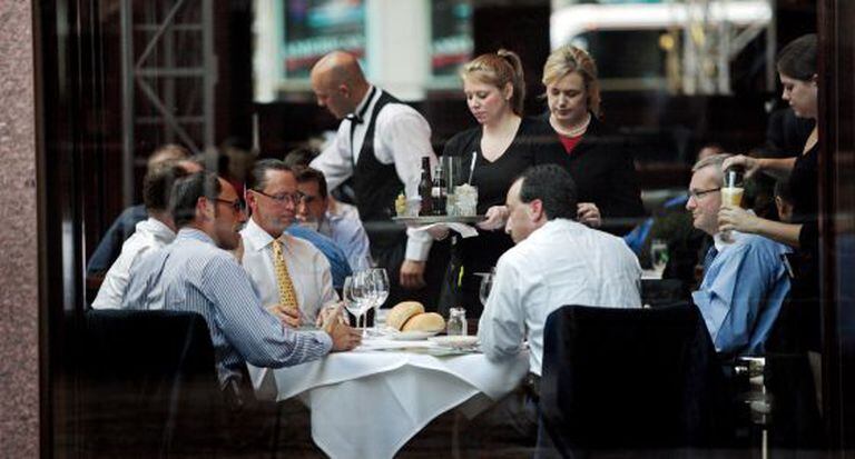 Almoço de negócios em um restaurante da Sexta Avenida de Manhattan em setembro de 2009.