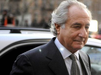 Bernard Madoff chegando a um tribunal de Nova York em 2009.