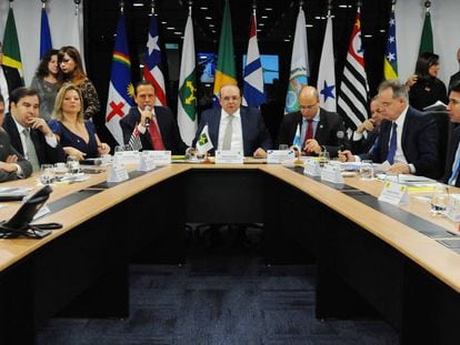 Governadores reunidos com deputados em Brasília.