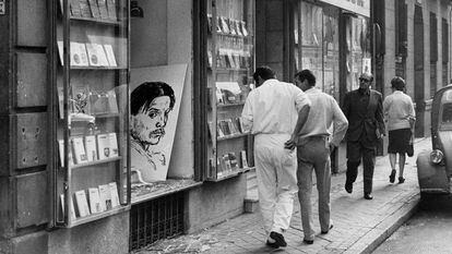 Fachada da livraria Antonio Machado, em Madri, após o atentado de 29 de outubro de 1971.